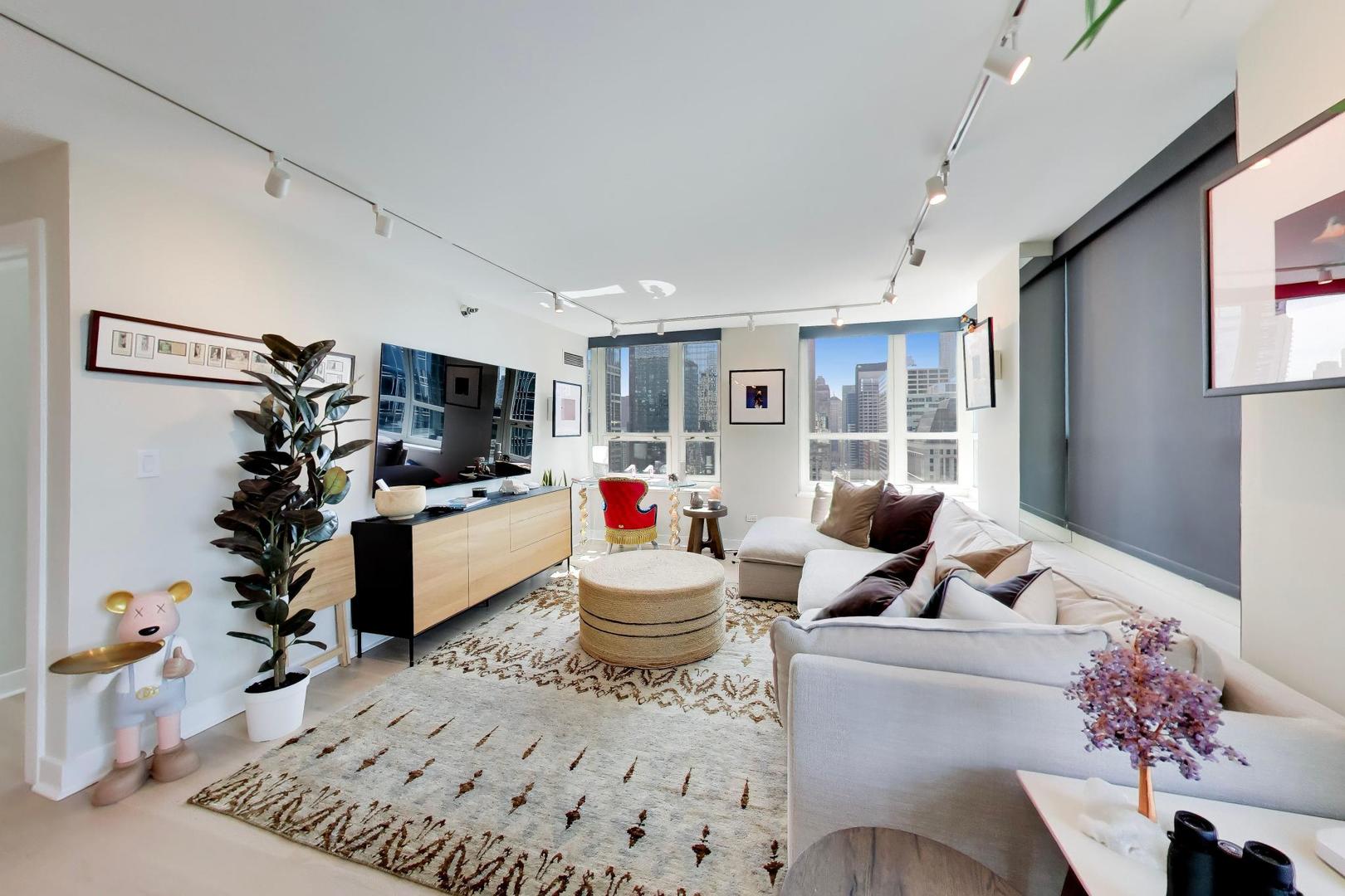 345 N La Salle Drive 3306