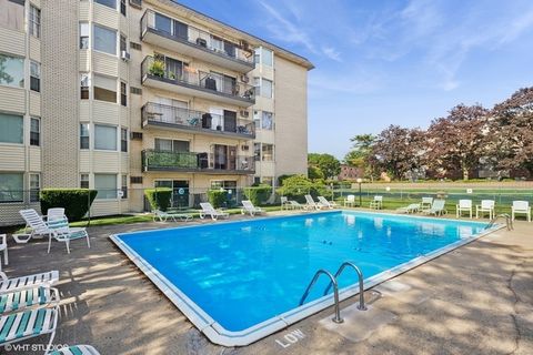 Tiny photo for 5506 Lincoln Avenue #A517, Morton Grove, IL 60053 (MLS # 12556018)