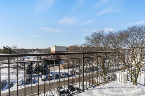 Tiny photo for 5506 Lincoln Avenue #A517, Morton Grove, IL 60053 (MLS # 12556018)