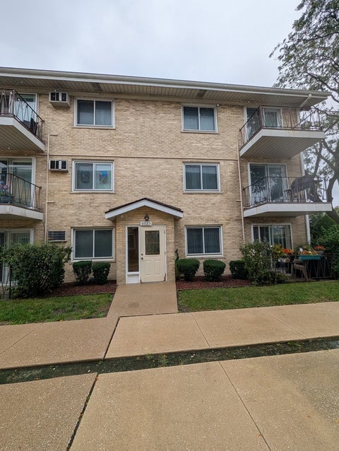 Tiny photo for 6025 W 64th Place #6, Chicago, IL 60638 (MLS # 12768705)