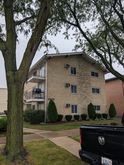 Tiny photo for 6025 W 64th Place #6, Chicago, IL 60638 (MLS # 12768705)