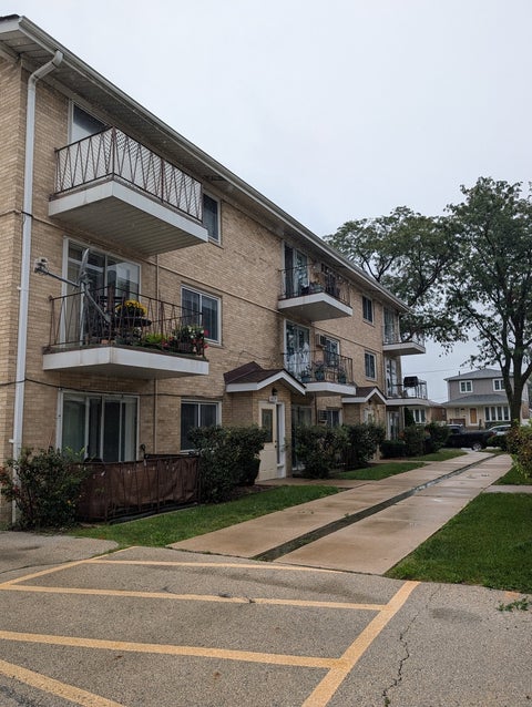 Tiny photo for 6025 W 64th Place #6, Chicago, IL 60638 (MLS # 12768705)