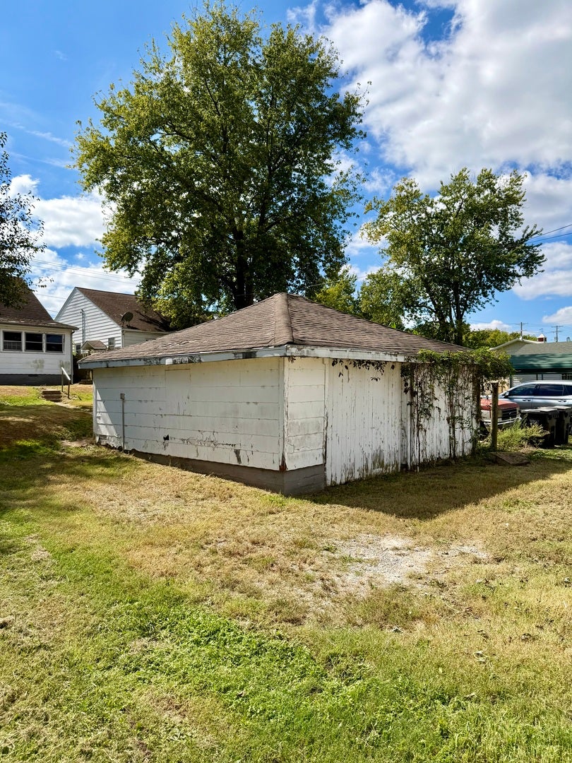 605 W 10th Street