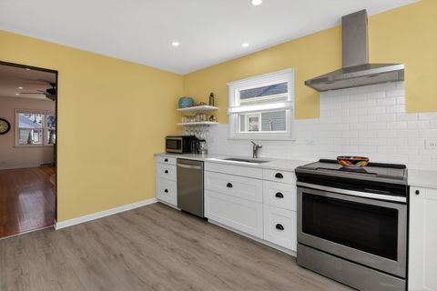 Tiny photo for 18 S Hudson Street, Westmont, IL 60559 (MLS # 12573287)