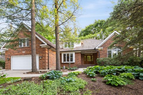 300 Carriage Hill Circle Libertyville IL 60048