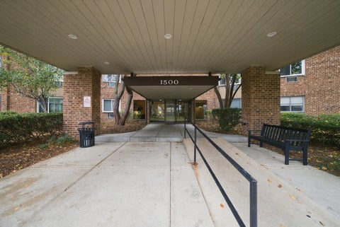 Tiny photo for 1500 Robin Circle #213, Hoffman Estates, IL 60169 (MLS # 12797261)