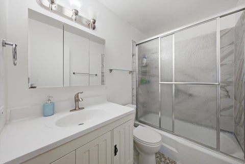 Tiny photo for 1500 Robin Circle #213, Hoffman Estates, IL 60169 (MLS # 12797261)