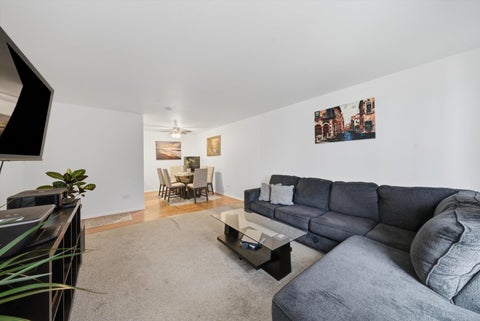 Tiny photo for 1500 Robin Circle #213, Hoffman Estates, IL 60169 (MLS # 12797261)
