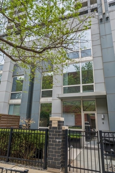 1917 S Calumet Avenue