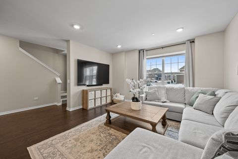 Tiny photo for 249 Hoffmann Drive, Buffalo Grove, IL 60089 (MLS # 12559757)