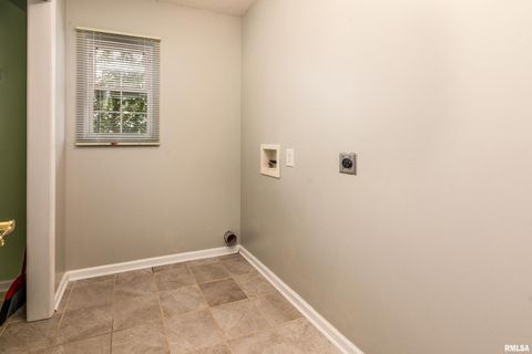 Tiny photo for 1500 APACHE Drive, Marion, IL 62959 (MLS # QC4268351)