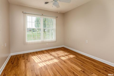 Tiny photo for 1500 APACHE Drive, Marion, IL 62959 (MLS # QC4268351)