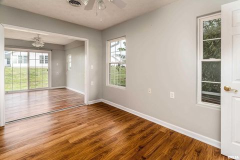 Tiny photo for 1500 APACHE Drive, Marion, IL 62959 (MLS # QC4268351)