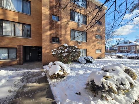 2700 W LUNT Avenue 201 Chicago IL 60645