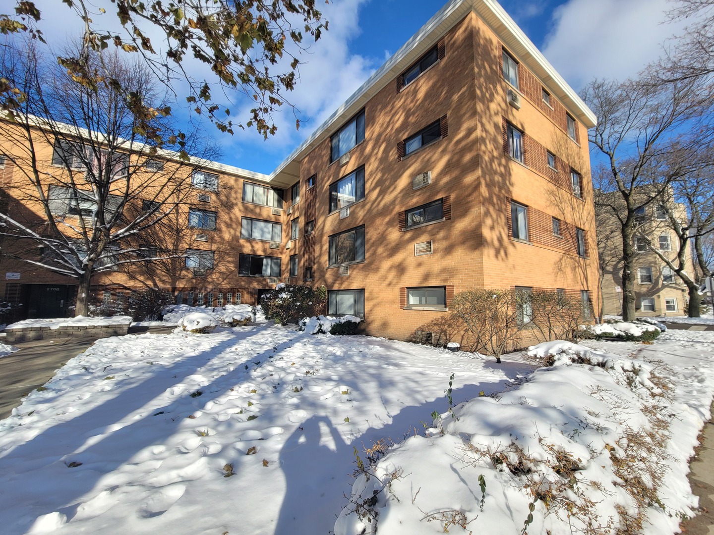 2700 W LUNT Avenue 201