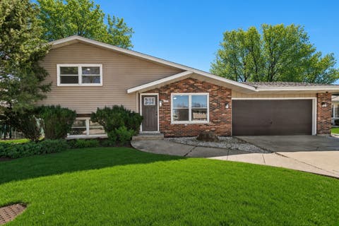 Photo of 6151 Victoria Drive, Oak Forest, IL 60452 (MLS # 12698722)