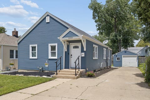 Tiny photo for 1215 W Jefferson Street, Joliet, IL 60435 (MLS # 12681326)