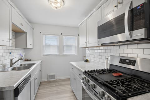 Tiny photo for 1215 W Jefferson Street, Joliet, IL 60435 (MLS # 12681326)