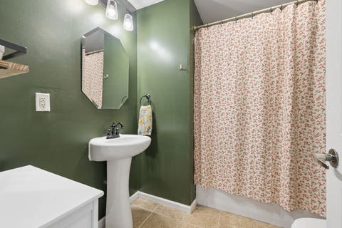 Tiny photo for 1215 W Jefferson Street, Joliet, IL 60435 (MLS # 12681326)