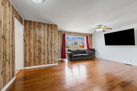 Tiny photo for 88 W Wayne Place, Wheeling, IL 60090 (MLS # 12571288)