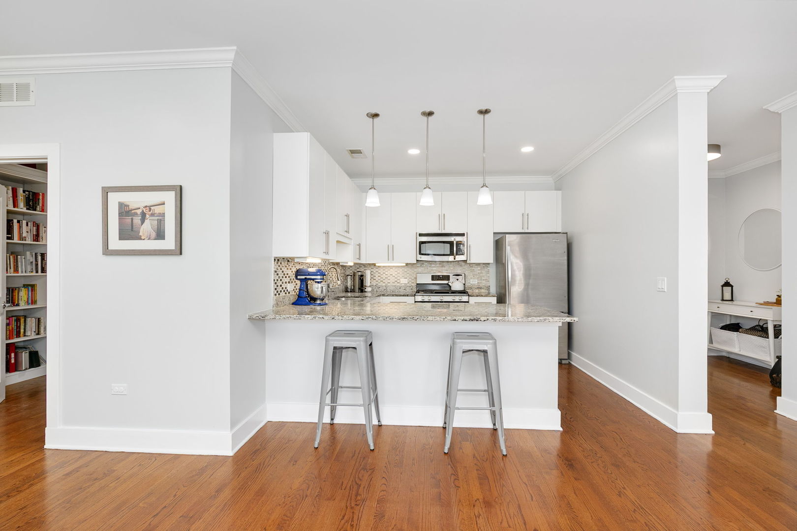 Chicago, Illinois 60647, United States, 3 Bedrooms Bedrooms, ,2 BathroomsBathrooms,Residential,Active,219833