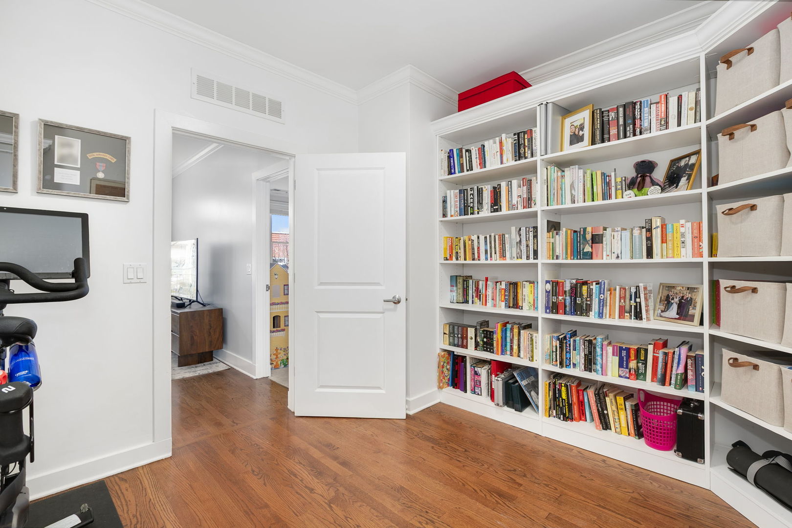 Chicago, Illinois 60647, United States, 3 Bedrooms Bedrooms, ,2 BathroomsBathrooms,Residential,Active,219833