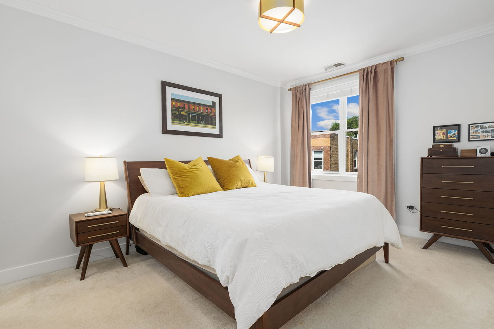 Chicago, Illinois 60647, United States, 3 Bedrooms Bedrooms, ,2 BathroomsBathrooms,Residential,Active,219833