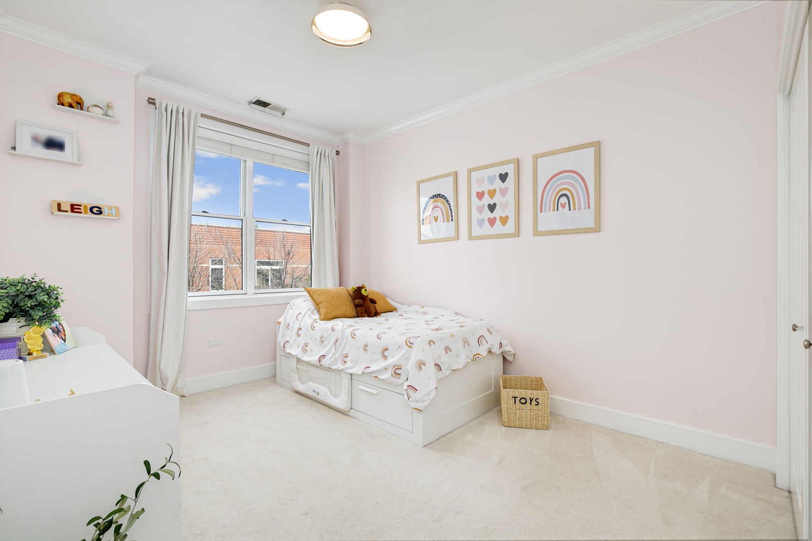 Chicago, Illinois 60647, United States, 3 Bedrooms Bedrooms, ,2 BathroomsBathrooms,Residential,Active,219833