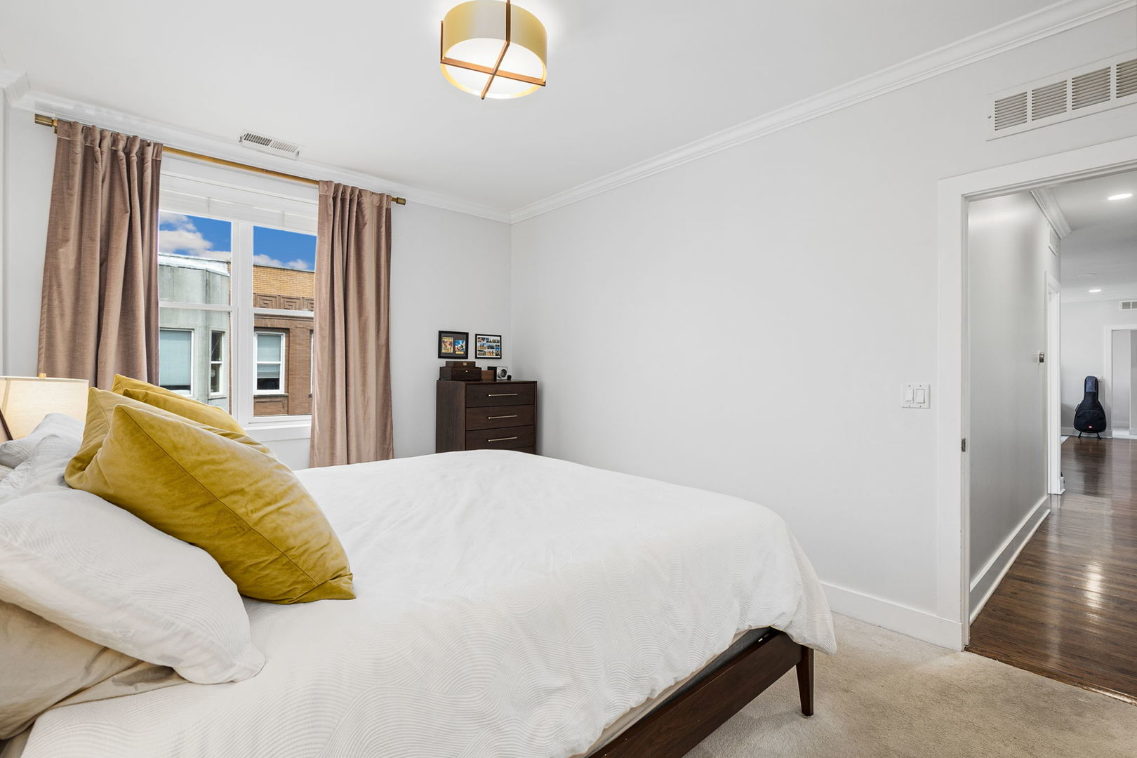 Chicago, Illinois 60647, United States, 3 Bedrooms Bedrooms, ,2 BathroomsBathrooms,Residential,Active,219833