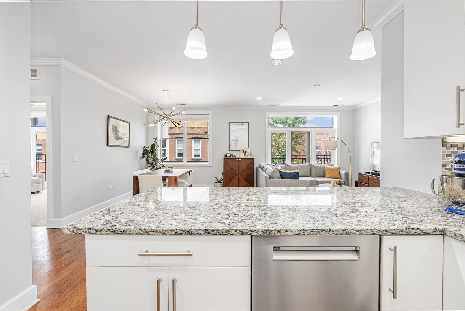 Chicago, Illinois 60647, United States, 3 Bedrooms Bedrooms, ,2 BathroomsBathrooms,Residential,Active,219833