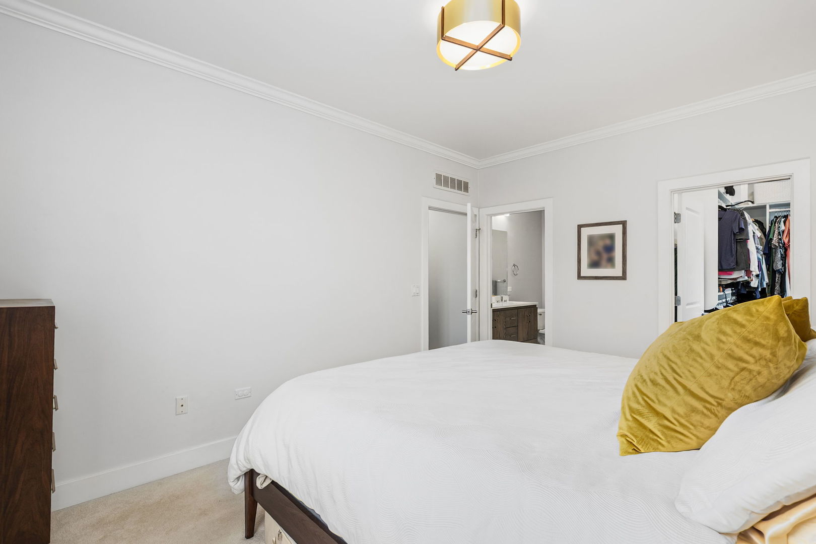 Chicago, Illinois 60647, United States, 3 Bedrooms Bedrooms, ,2 BathroomsBathrooms,Residential,Active,219833