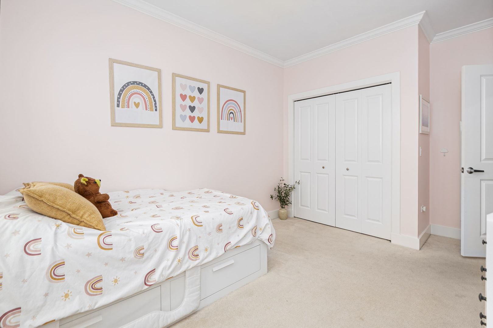 Chicago, Illinois 60647, United States, 3 Bedrooms Bedrooms, ,2 BathroomsBathrooms,Residential,Active,219833