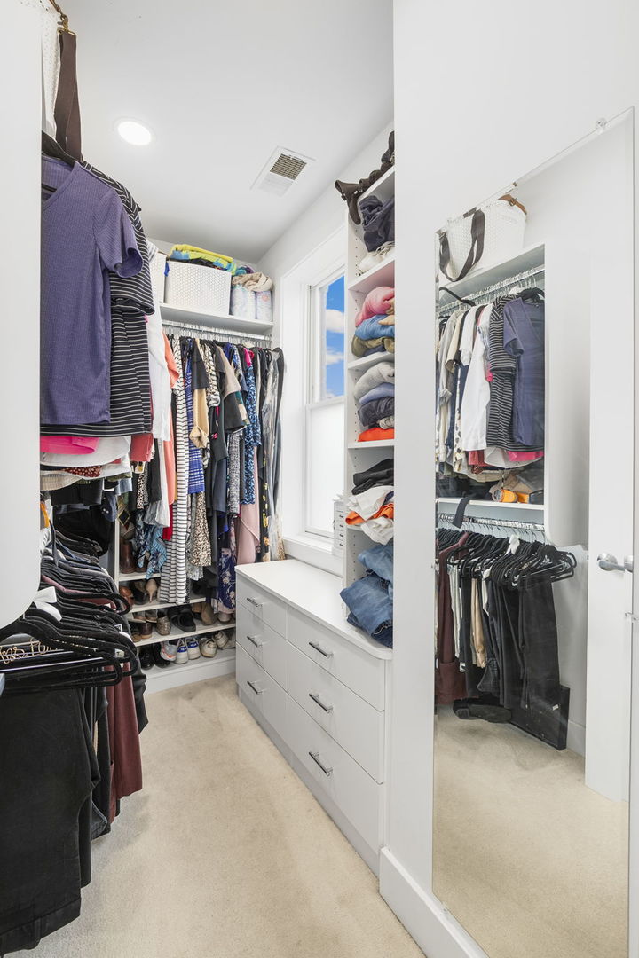 Chicago, Illinois 60647, United States, 3 Bedrooms Bedrooms, ,2 BathroomsBathrooms,Residential,Active,219833