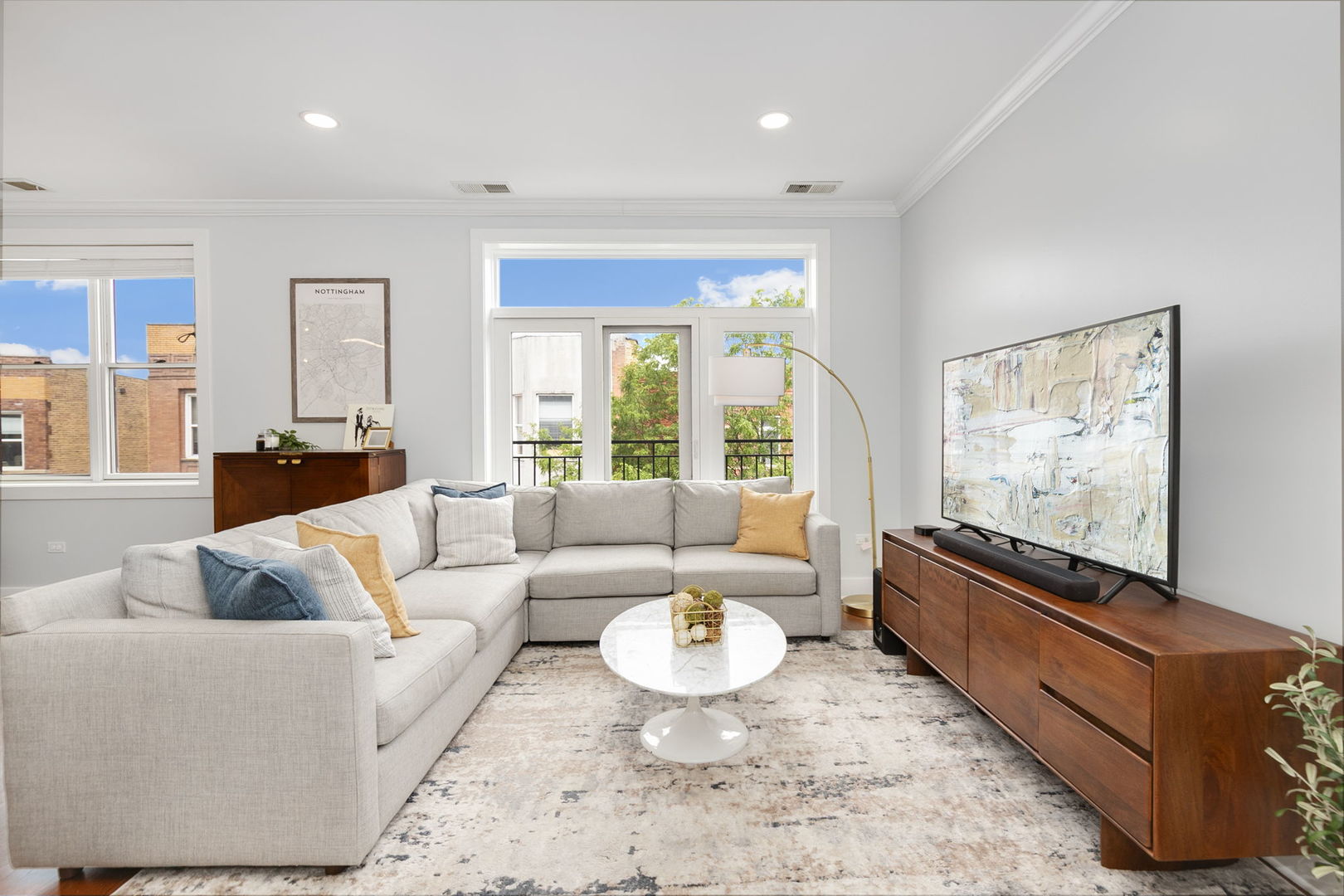 Chicago, Illinois 60647, United States, 3 Bedrooms Bedrooms, ,2 BathroomsBathrooms,Residential,Active,219833