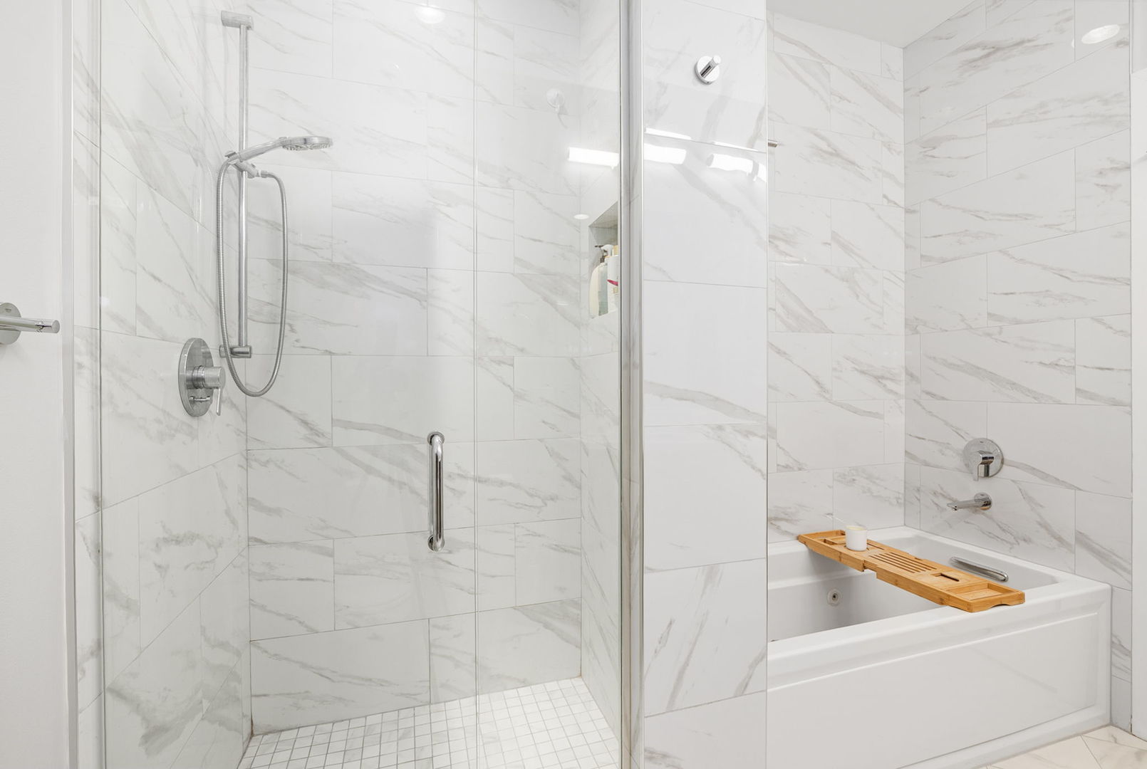 Chicago, Illinois 60647, United States, 3 Bedrooms Bedrooms, ,2 BathroomsBathrooms,Residential,Active,219833