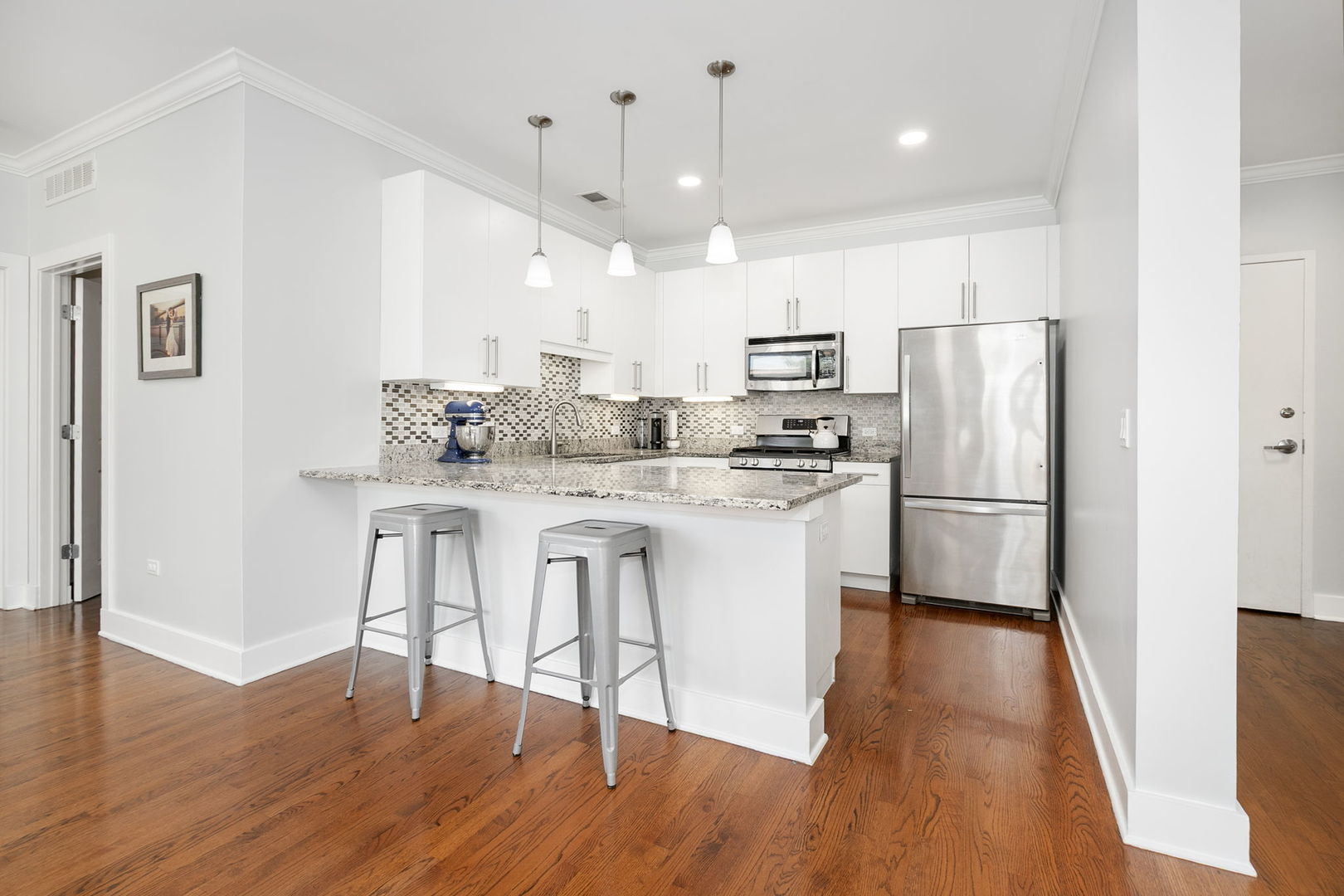 Chicago, Illinois 60647, United States, 3 Bedrooms Bedrooms, ,2 BathroomsBathrooms,Residential,Active,219833