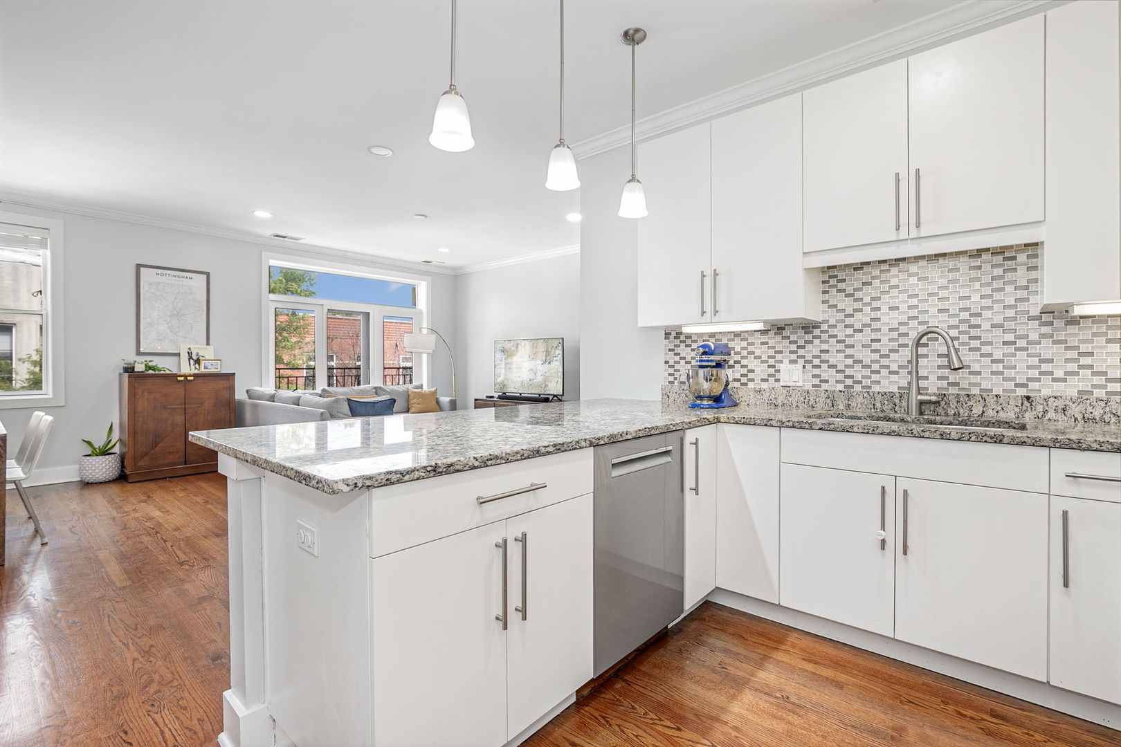 Chicago, Illinois 60647, United States, 3 Bedrooms Bedrooms, ,2 BathroomsBathrooms,Residential,Active,219833