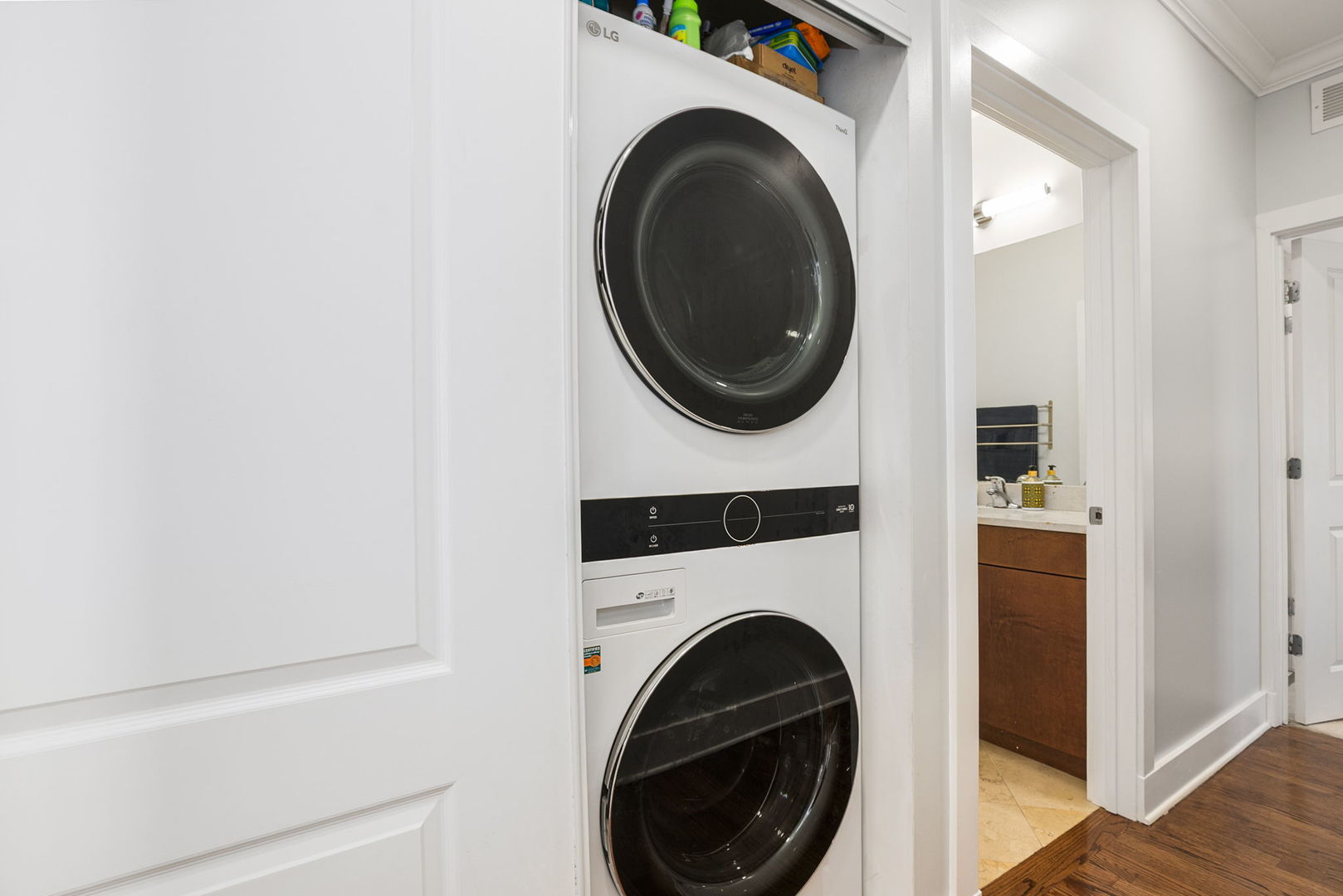 Chicago, Illinois 60647, United States, 3 Bedrooms Bedrooms, ,2 BathroomsBathrooms,Residential,Active,219833