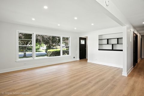 Tiny photo for 5509 Oak Center Drive, Oak Lawn, IL 60453 (MLS # 12489492)