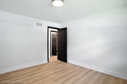 Tiny photo for 5509 Oak Center Drive, Oak Lawn, IL 60453 (MLS # 12489492)