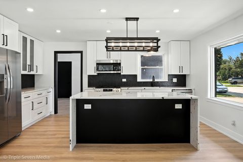 Tiny photo for 5509 Oak Center Drive, Oak Lawn, IL 60453 (MLS # 12489492)