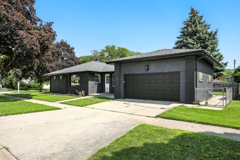 Tiny photo for 5509 Oak Center Drive, Oak Lawn, IL 60453 (MLS # 12489492)