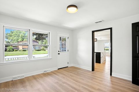 Tiny photo for 5509 Oak Center Drive, Oak Lawn, IL 60453 (MLS # 12489492)