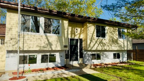 Tiny photo for 527 Northgate Road, Lindenhurst, IL 60046 (MLS # 12559645)