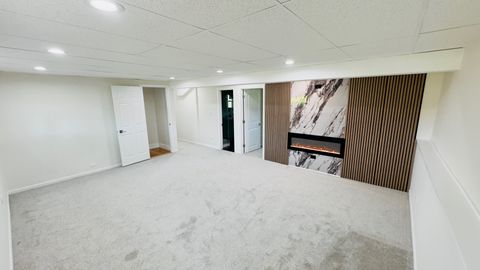 Tiny photo for 527 Northgate Road, Lindenhurst, IL 60046 (MLS # 12559645)