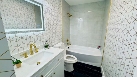 Tiny photo for 527 Northgate Road, Lindenhurst, IL 60046 (MLS # 12559645)