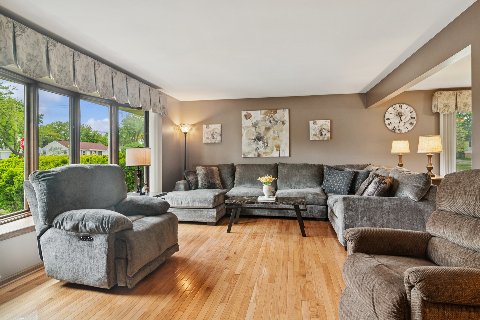 885 W Army Trail Boulevard