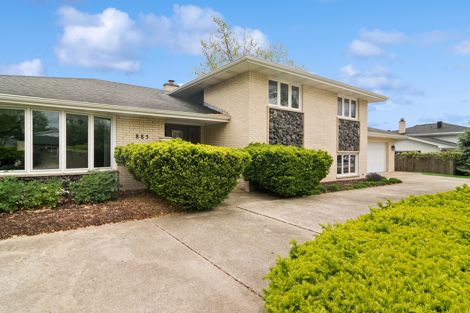 885 W Army Trail Boulevard