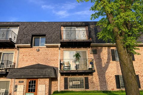 Photo of 1303 N Baldwin Court #B3, Palatine, IL 60074 (MLS # 12613396)