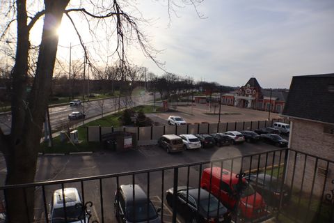 Tiny photo for 1303 N Baldwin Court #B3, Palatine, IL 60074 (MLS # 12613396)